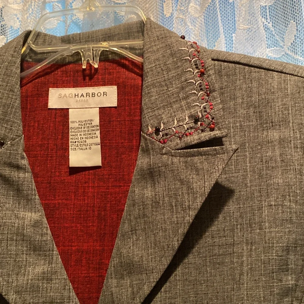 Two piece suit - Picture 7 of 9